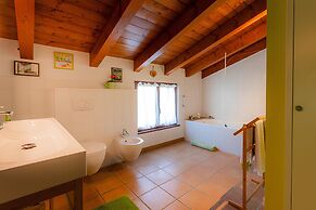 Il Laghello Wood House