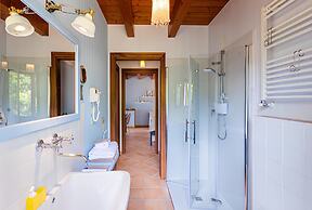 Il Laghello Wood House