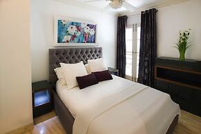 Beachfront luxury modern 2-bed apt with pool by BSL Rentals