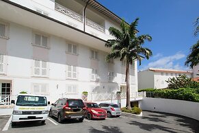 Beachfront luxury modern 2-bed apt with pool by BSL Rentals