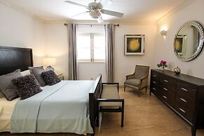 Beachfront luxury modern 2-bed apt with pool by BSL Rentals