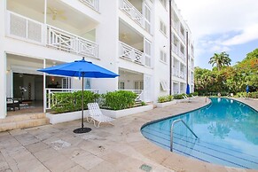 Beachfront luxury modern 2-bed apt with pool by BSL Rentals