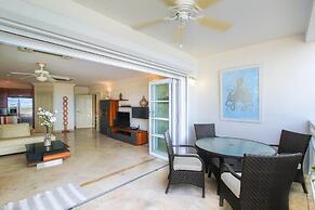 Beachfront luxury modern 2-bed apt with pool by BSL Rentals