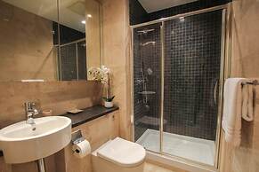 Beachfront luxury modern 2-bed apt with pool by BSL Rentals