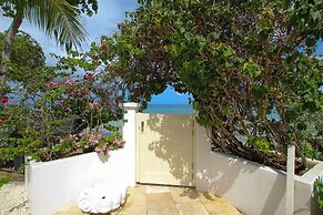 Beachfront luxury modern 2-bed apt with pool by BSL Rentals