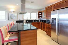 Beachfront luxury modern 2-bed apt with pool by BSL Rentals