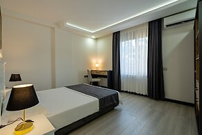 Eluxio Suite Hotel