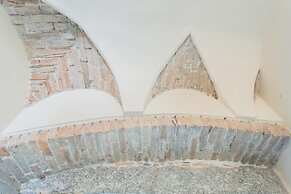 Romantic Escape in the 400s