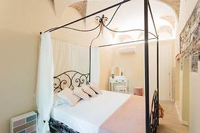 Romantic Escape in the 400s