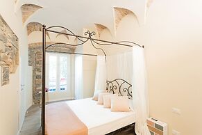 Romantic Escape in the 400s