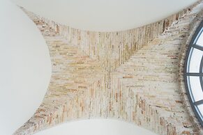 Romantic Escape in the 400s