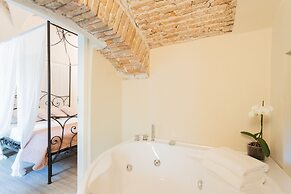 Romantic Escape in the 400s