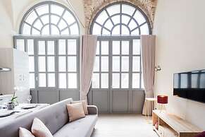 Romantic Escape in the 400s