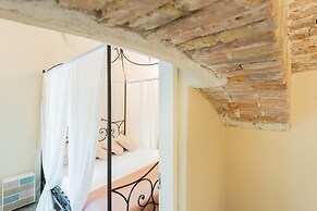 Romantic Escape in the 400s