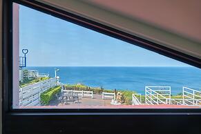CLIFF VILLA
