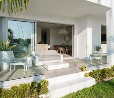 Palm Cay Beach Club & Marina