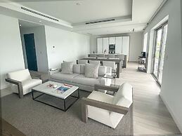 Palm Cay Beach Club & Marina