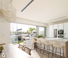 Palm Cay Beach Club & Marina
