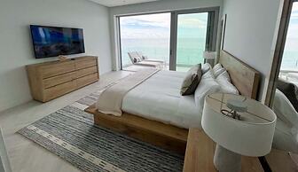 Palm Cay Beach Club & Marina