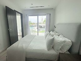 Palm Cay Beach Club & Marina