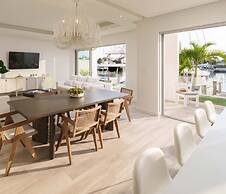 Palm Cay Beach Club & Marina