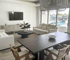 Palm Cay Beach Club & Marina