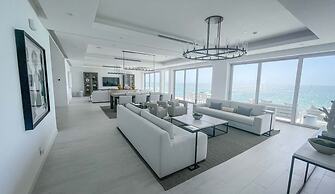 Palm Cay Beach Club & Marina