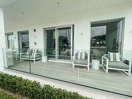 Palm Cay Beach Club & Marina