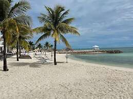 Palm Cay Beach Club & Marina