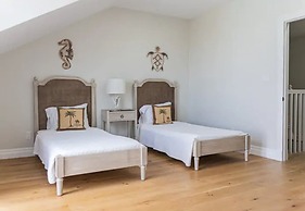 Palm Cay Beach Club & Marina