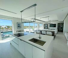 Palm Cay Beach Club & Marina