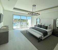 Palm Cay Beach Club & Marina