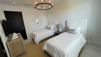 Palm Cay Marina, Resort & Spa