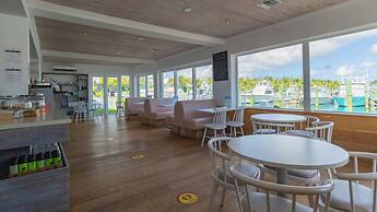 Palm Cay Beach Club & Marina