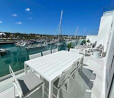 Palm Cay Beach Club & Marina