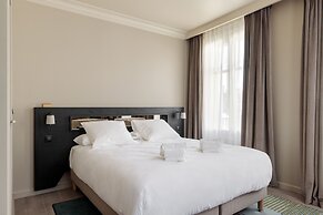 Hôtel Corneille - Entrée autonome, réception en ligne -Encore Mieux