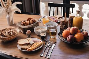 Hôtel Corneille - Entrée autonome, réception en ligne -Encore Mieux