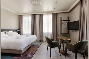 Hôtel Corneille - Entrée autonome, réception en ligne -Encore Mieux