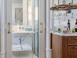 The Dolli At Acropolis, A Hotel To Live