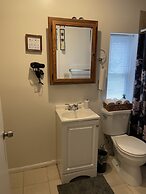 Downtown Private Rooms- Close to Topgolf