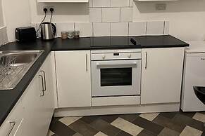 Guesthouse-2br-parking-wifi-toiletriesprovided