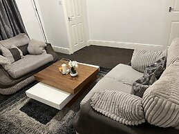 Guesthouse-2br-parking-wifi-toiletriesprovided