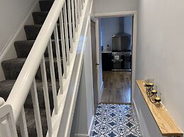 Luxury 2 bed Apartment Great Location