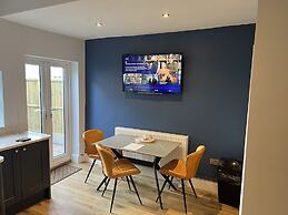 Luxury 2 bed Apartment Great Location