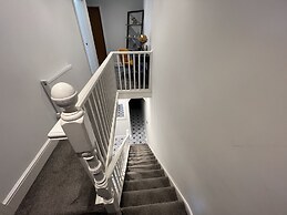 Luxury 2 bed Apartment Great Location