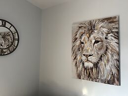 Luxury 2 bed Apartment Great Location