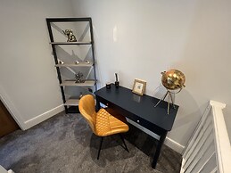 Luxury 2 bed Apartment Great Location