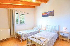 Green Family Villa in Agios Ioannis