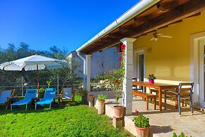 Green Family Villa in Agios Ioannis