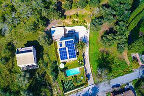 Green Family Villa in Agios Ioannis